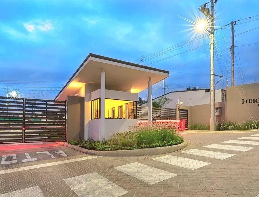 Home in Metric Way