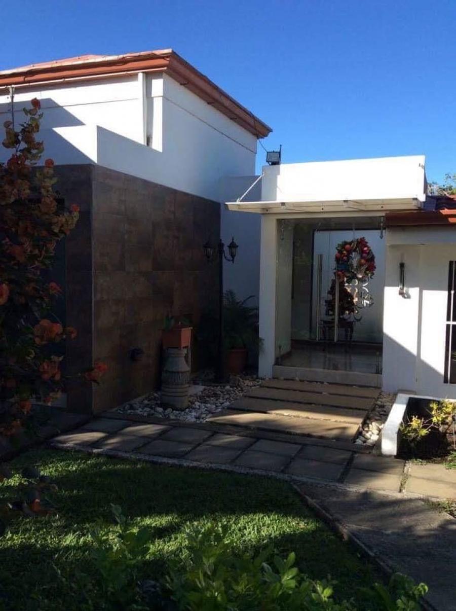 Foto Casa en Venta en Guacima, Alajuela - U$D 550.000 - CAV55299 - BienesOnLine