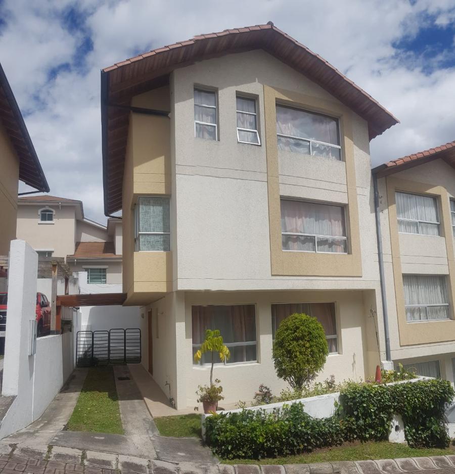 Foto Casa en Arriendo en Kennedy, Quito, Pichincha - U$D 700 - CAA34885 - BienesOnLine