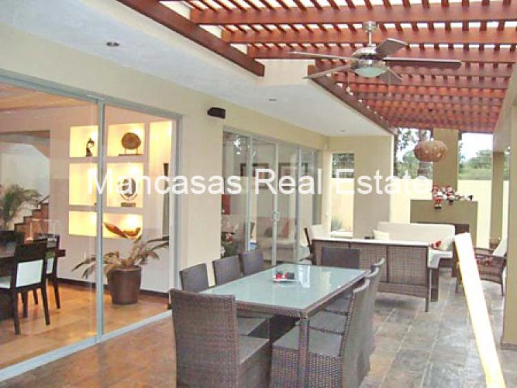 Foto Casa en Venta en Quito, Pichincha - U$D 385.000 - CAV6107 - BienesOnLine