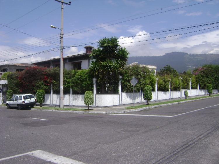 Foto Casa en Venta en Urb. La Primavera, Quito, Pichincha - U$D 325.000 - CAV8759 - BienesOnLine