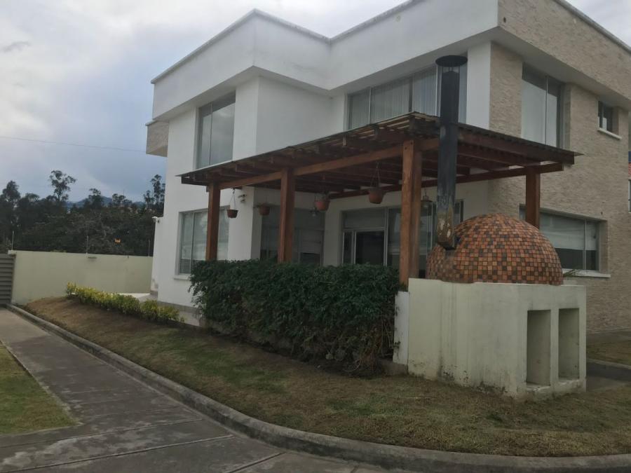 Foto Casa en Venta en Cumbayá, Quito, Pichincha - U$D 375.000 - CAV37739 - BienesOnLine