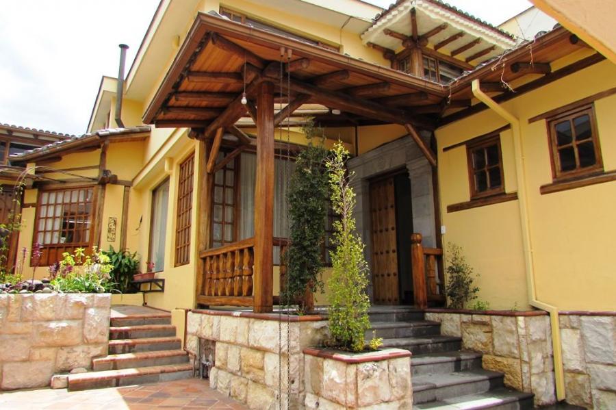 Foto Casa en Arriendo en CHAUPICRUZ, Quito, Pichincha - U$D 1.600 - CAA31208 - BienesOnLine