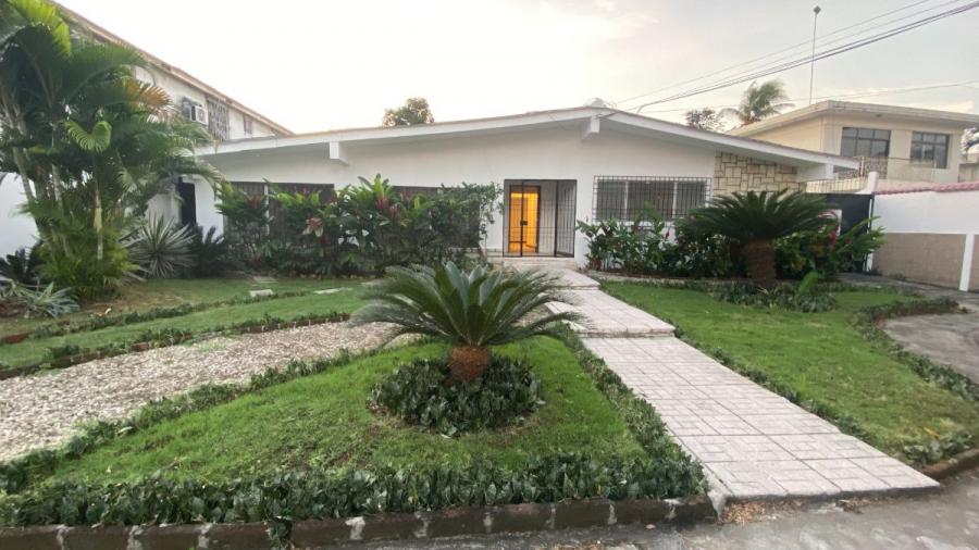 Foto Casa en Arriendo en Urdesa, ., Guayas - U$D 2.500 - CAA37655 - BienesOnLine