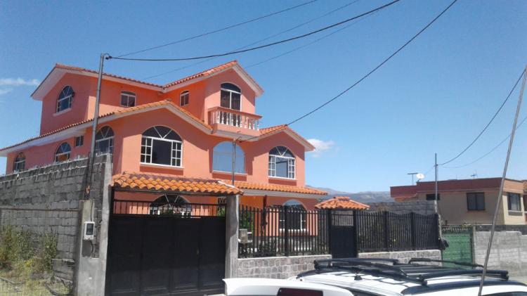 Foto Casa en Venta en Sangolqui, Quito, Pichincha - U$D 300.000 - CAV23495 - BienesOnLine