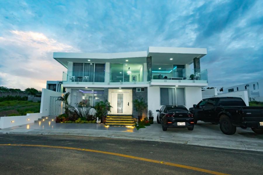 Foto Casa en Venta en Manta, Manabi - U$D 600.000 - CAV37485 - BienesOnLine