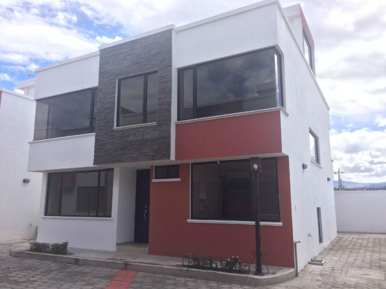 Foto Casa en Venta en Ignacio Flores, Latacunga, Cotopaxi - U$D 140.000 - CAV23887 - BienesOnLine