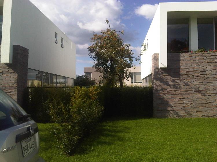 Foto Casa en Arriendo en CUMBAYA, Quito, Pichincha - U$D 1.700 - CAA6469 - BienesOnLine