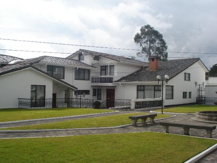 Foto Casa en Arriendo en BELLAVISTA, Quito, Pichincha - U$D 2.300 - CAA7046 - BienesOnLine