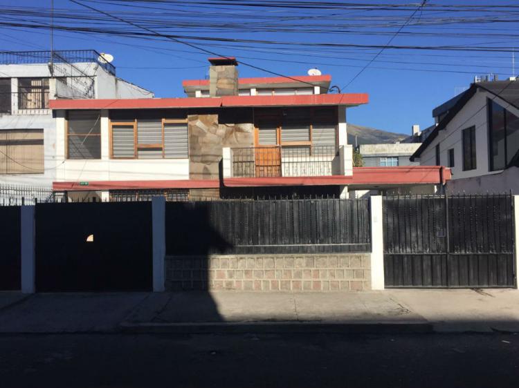 Foto Casa en Arriendo en Chaupicruz, Quito, Pichincha - U$D 1.300 - CAA23587 - BienesOnLine