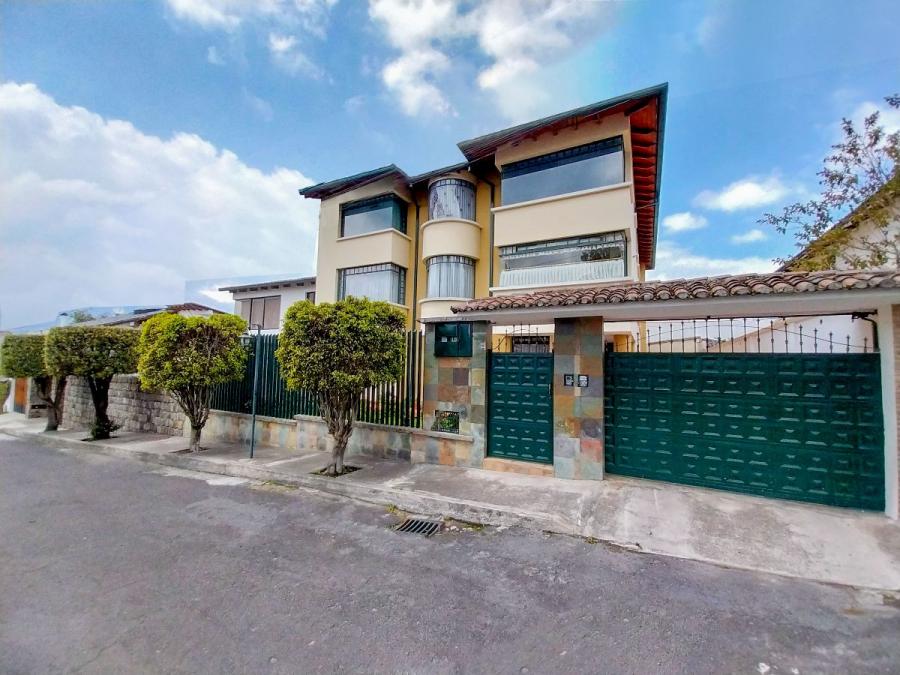 Foto Departamento en Venta en San Isidro del Inca, Quito, Pichincha - U$D 215.000 - DEV35996 - BienesOnLine