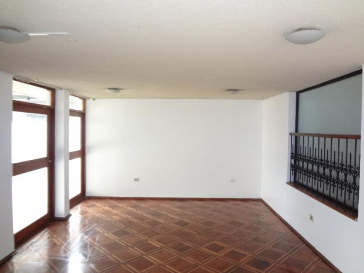 Foto Casa en Arriendo en PORTUGAL Y SEIS DE DICEIMBRE, Quito, Pichincha - U$D 1.500 - CAA9202 - BienesOnLine