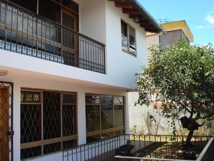 Foto Casa en Arriendo en BATAN, QUITO, Pichincha - U$D 1.300 - CAA2179 - BienesOnLine