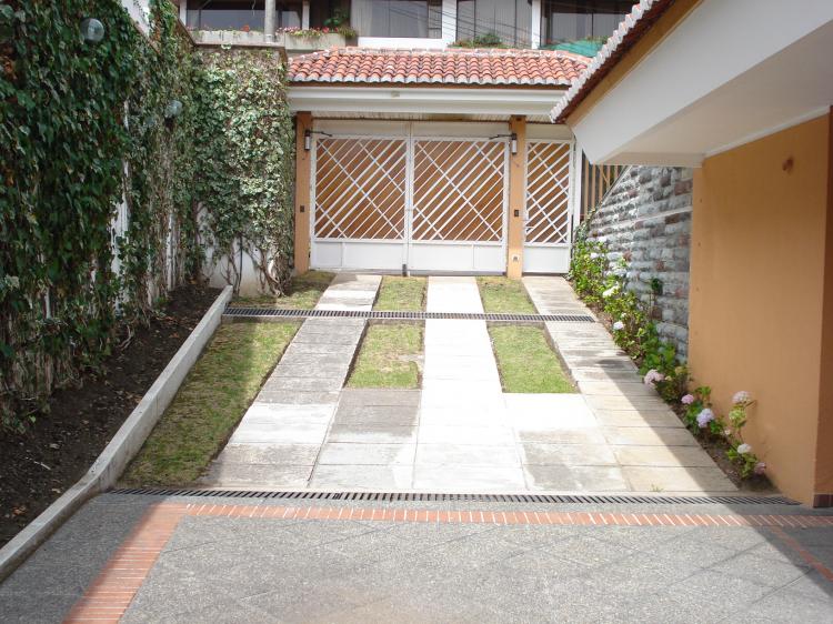 Foto Casa en Arriendo en EL BOSQUE, QUITO, Pichincha - U$D 2.900 - CAA2512 - BienesOnLine