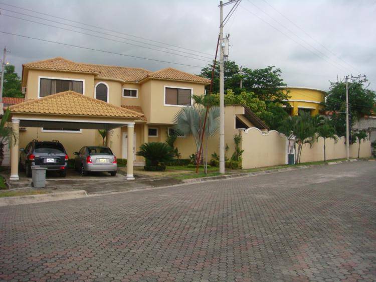 Foto Casa en Venta en Urbanizacin Via Al Sol, Guayaquil, Guayas - U$D 240.000 - CAV8526 - BienesOnLine