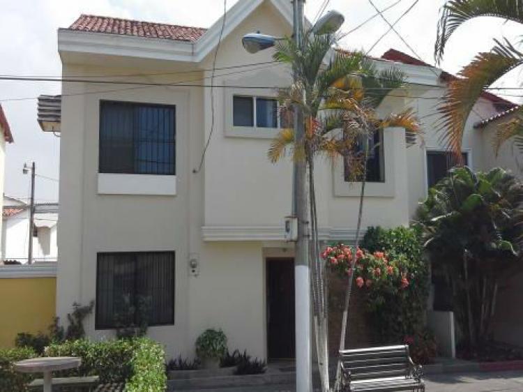 Foto Casa en Venta en alborada, Guayaquil, Guayas - U$D 145.000 - CAV15347 - BienesOnLine