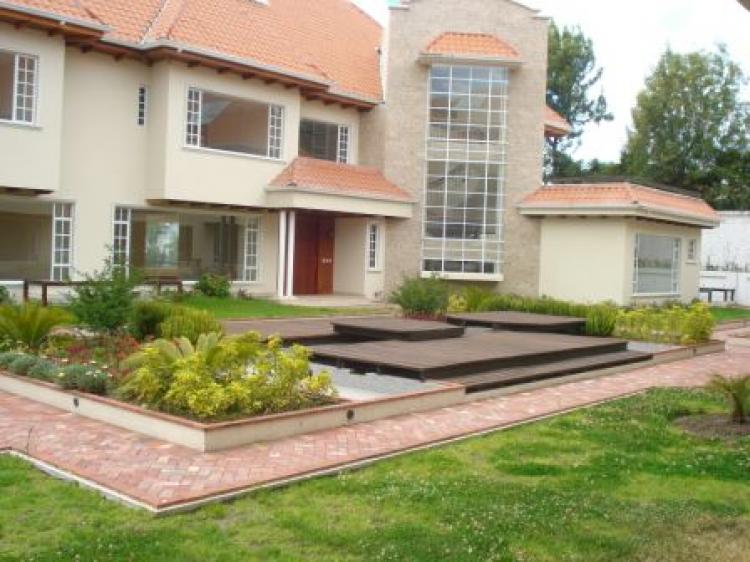 Foto Casa en Venta en CAMPO ALEGRE, QUITO, Pichincha - U$D 800.000 - CAV4224 - BienesOnLine