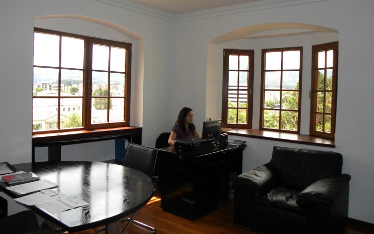 Foto Oficina en Arriendo en Centro Histrico, Cuenca, Azuay - OFA7890 - BienesOnLine