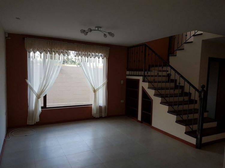 Foto Casa en Arriendo en Cuenca, Azuay - U$D 500 - CAA23664 - BienesOnLine