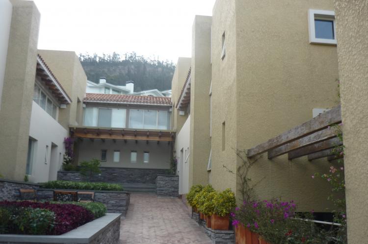 Foto Departamento en Venta en MONTESERRIN, Quito, Pichincha - U$D 185.000 - DEV27868 - BienesOnLine