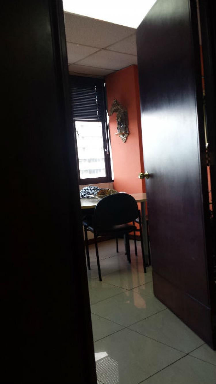 Foto Oficina en Arriendo en Quito, Pichincha - U$D 600 - OFA23950 - BienesOnLine