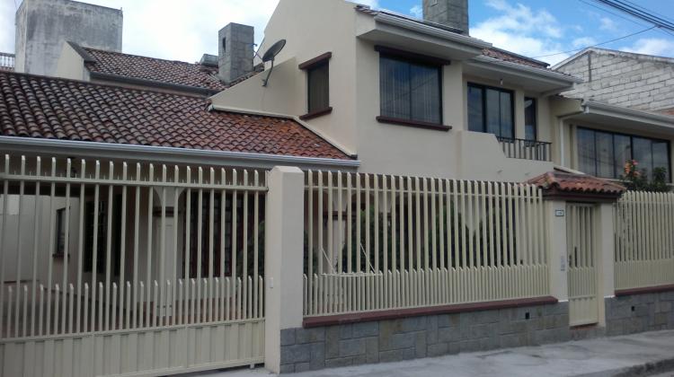 Foto Casa en Arriendo en Huaynacapac, Cuenca, Azuay - U$D 550 - CAA22515 - BienesOnLine