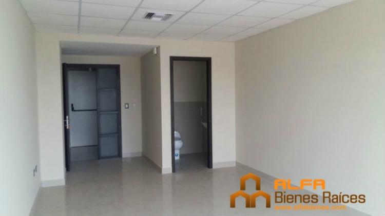 Foto Oficina en Arriendo en Guayaquil, Guayas - U$D 500 - OFA22669 - BienesOnLine