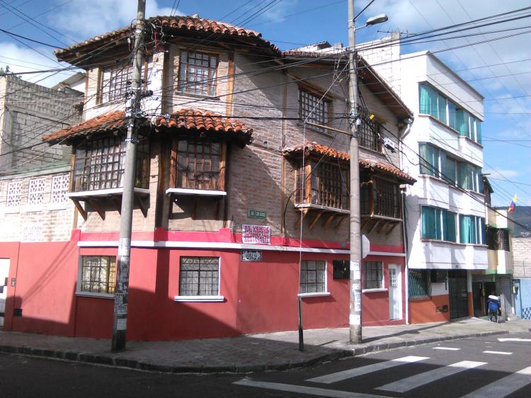 Foto Casa en Venta en Eloy Alfaro, Quito, Pichincha - U$D 110.000 - CAV28150 - BienesOnLine