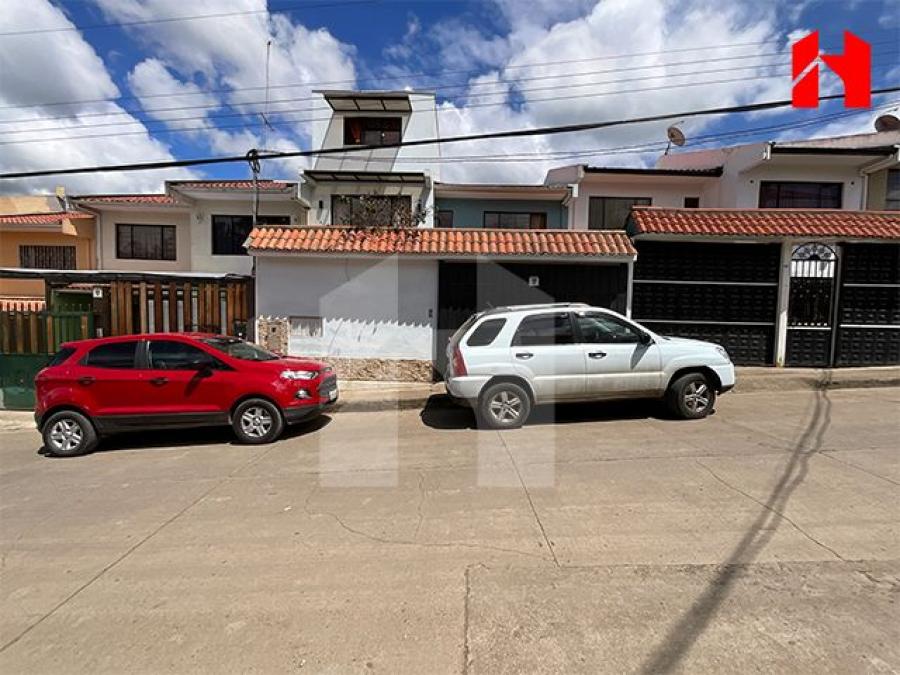 Foto Casa en Venta en El Cebollar, Mutualista Azuay, Azuay - U$D 98.000 - CAV39094 - BienesOnLine