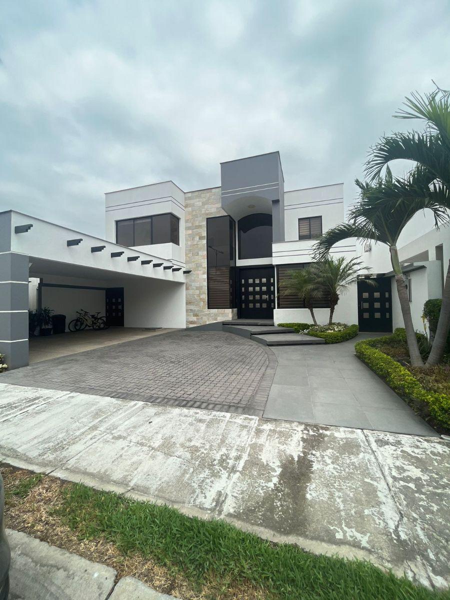 Foto Casa en Venta en TARQUI, Samborondn, Guayas - U$D 570.000 - CAV38411 - BienesOnLine