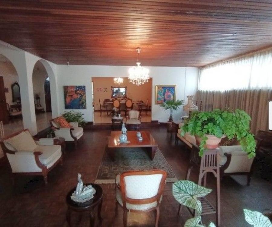 Foto Casa en Venta en TARQUI, Guayaquil, Guayas - U$D 450.000 - CAV41603 - BienesOnLine