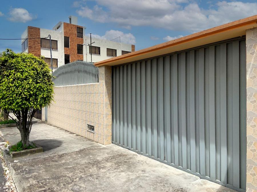 Foto Casa en Venta en La Kennedy, Quito, Pichincha - U$D 150.000 - CAV41266 - BienesOnLine