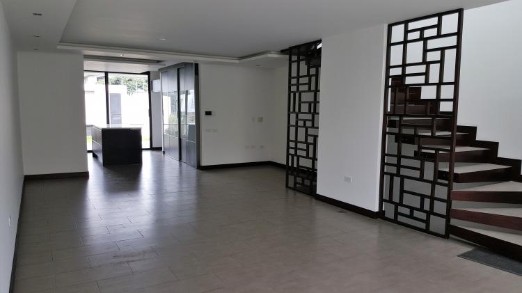 Foto Casa en Venta en Cumbaya, Quito, Pichincha - U$D 220.000 - CAV27266 - BienesOnLine