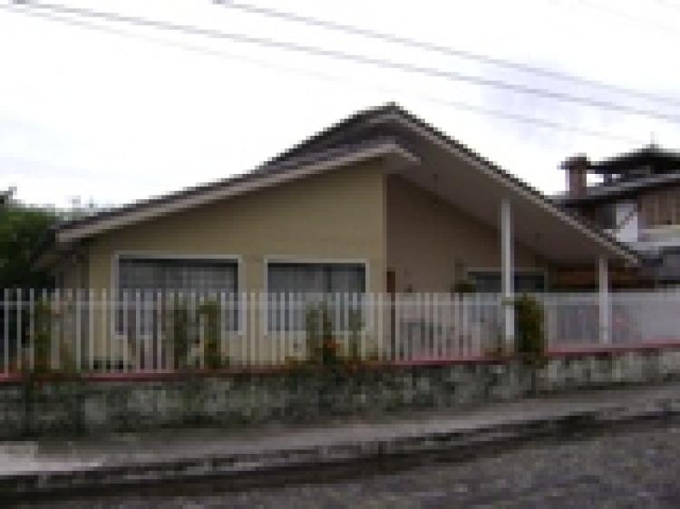 Foto Casa en Venta en Sangolqui, Rumiahui, Pichincha - U$D 180.000 - CAV11995 - BienesOnLine