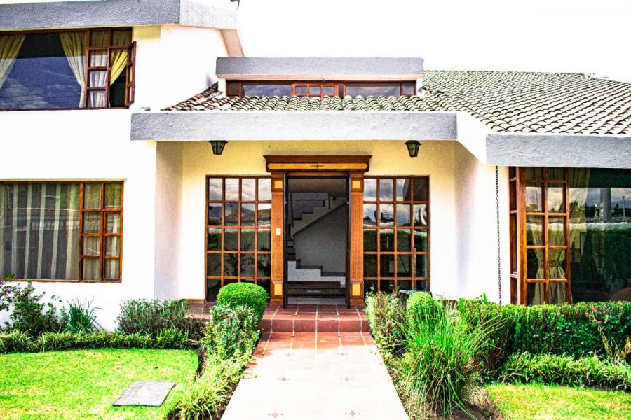 Foto Casa en Venta en SAN RAFAEL, Rumiahui, Pichincha - U$D 310.000 - CAV32789 - BienesOnLine
