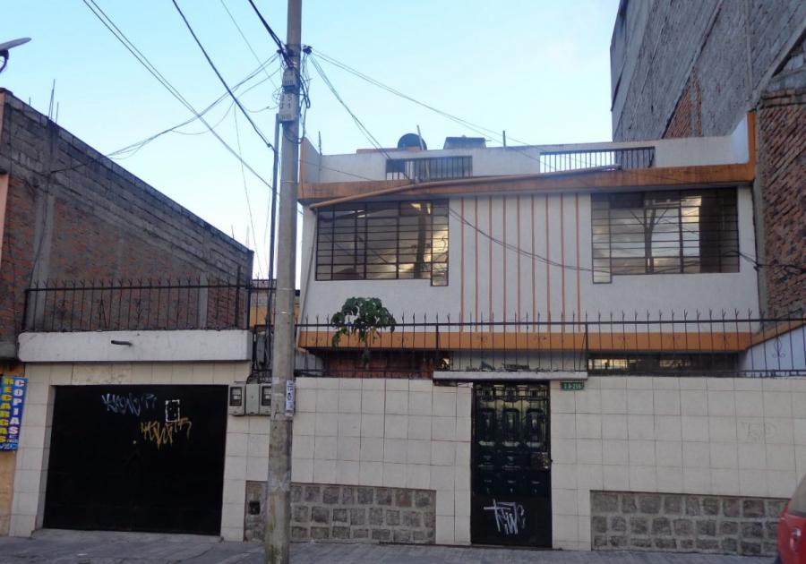 Foto Casa en Venta en Eloy Alfaro, Quito, Pichincha - U$D 250.000 - CAV35219 - BienesOnLine