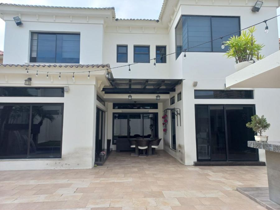 Foto Casa en Venta en Samborondn, Guayas - U$D 650.000 - CAV36359 - BienesOnLine