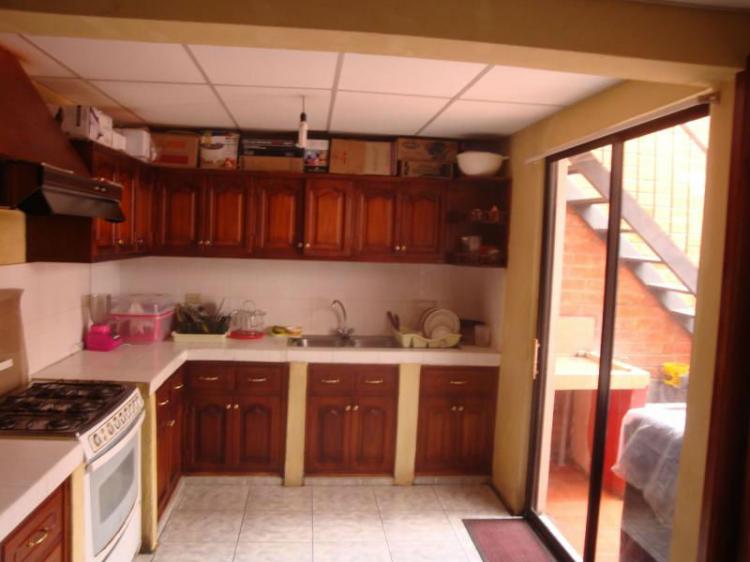 Foto Casa en Venta en Huaynacapac, Cuenca, Azuay - U$D 150.000 - CAV21781 - BienesOnLine