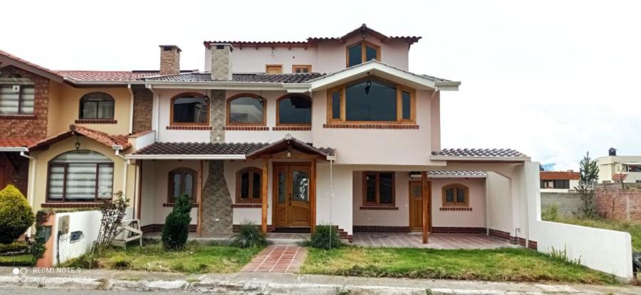 Foto Casa en Venta en Lizarzaburu, Riobamba, Chimborazo - U$D 220.000 - CAV36610 - BienesOnLine