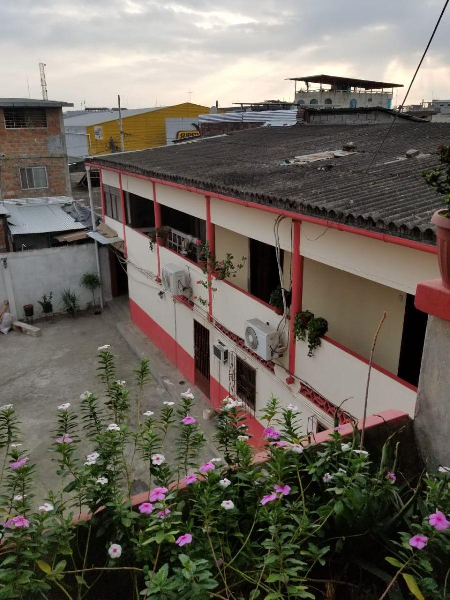 Foto Casa en Venta en Centro, Chone, Manabi - U$D 362.000 - CAV36262 - BienesOnLine