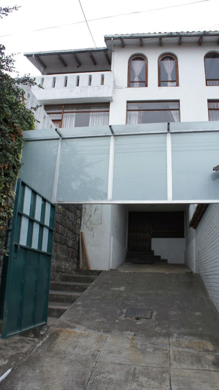 Foto Casa en Venta en champi cruz, Quito, Pichincha - U$D 335.000 - CAV17105 - BienesOnLine