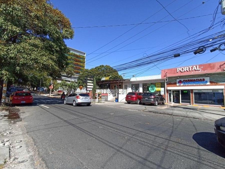 Foto Local en Alquiler en San Salvador, San Salvador - U$D 1.750 - LOA595 - BienesOnLine