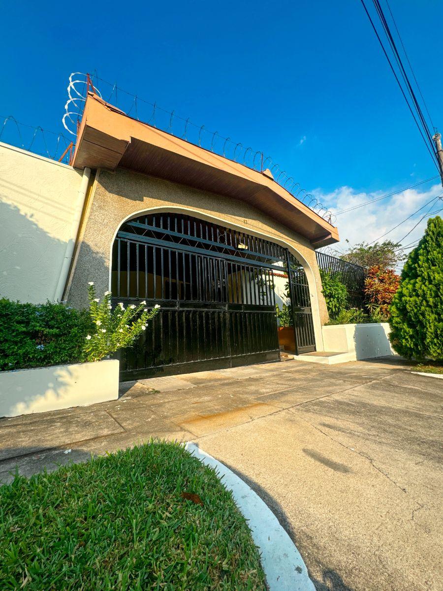Foto Casa en Venta en San Salvador, San Salvador - U$D 319.500 - CAV971 - BienesOnLine