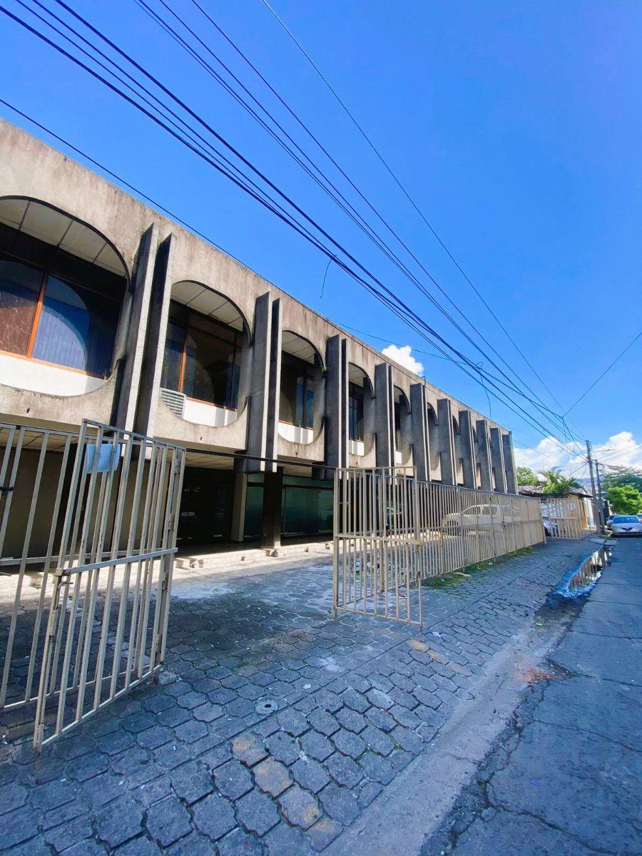 Foto Local en Venta en Colonia Escalón, San Salvador - U$D 1.000.000 - LOV682 - BienesOnLine