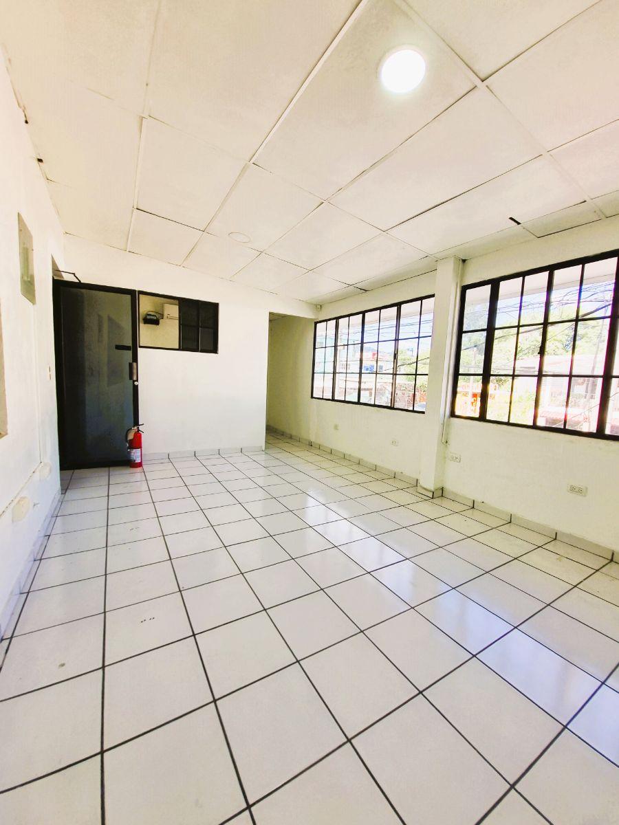 Foto Oficina en Alquiler en Colonia Miramonte, San Salvador - U$D 750 - OFA890 - BienesOnLine