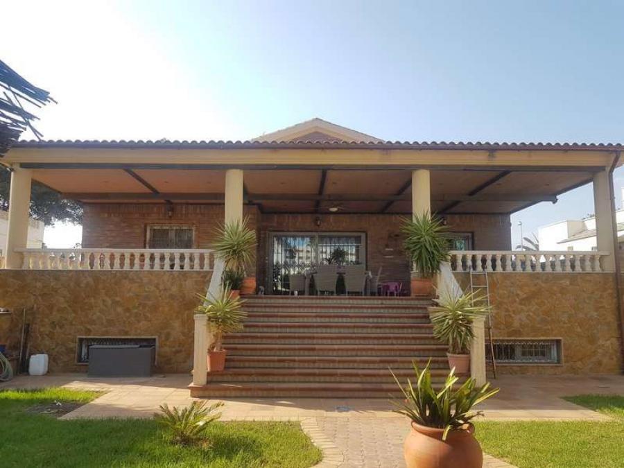 Foto Chalet en Venta en Roquetas de Mar, Almeria - € 550.000 - CHV11198 - BienesOnLine