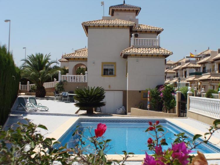 Foto Chalet en Venta en Pinada Golf, Orihuela Costa, Orihuela, Alicante - € 199.500 - CHV6661 - BienesOnLine