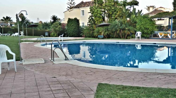 Foto Apartamento en Venta en Paraiso Country Club, Estepona, Malaga - € 160.000 - APV9801 - BienesOnLine
