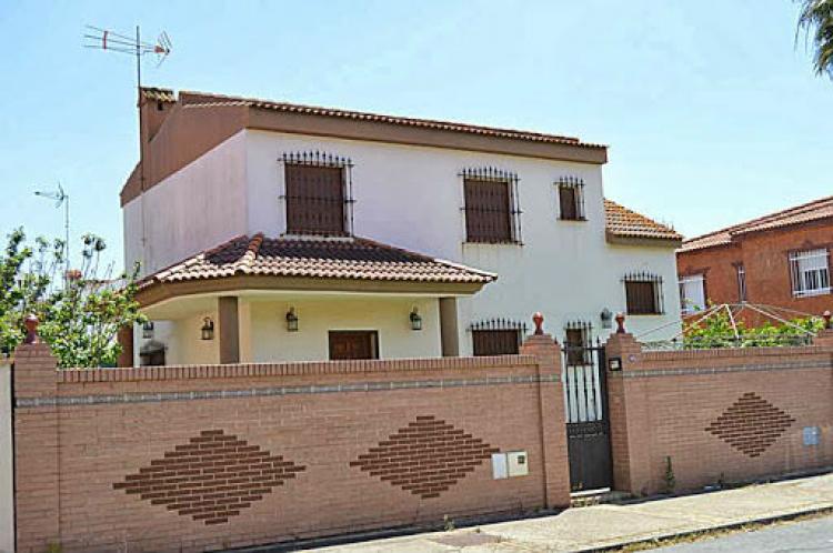 Foto Chalet en Venta en Isla Cristina, Huelva - € 330.000 - CHV8226 - BienesOnLine