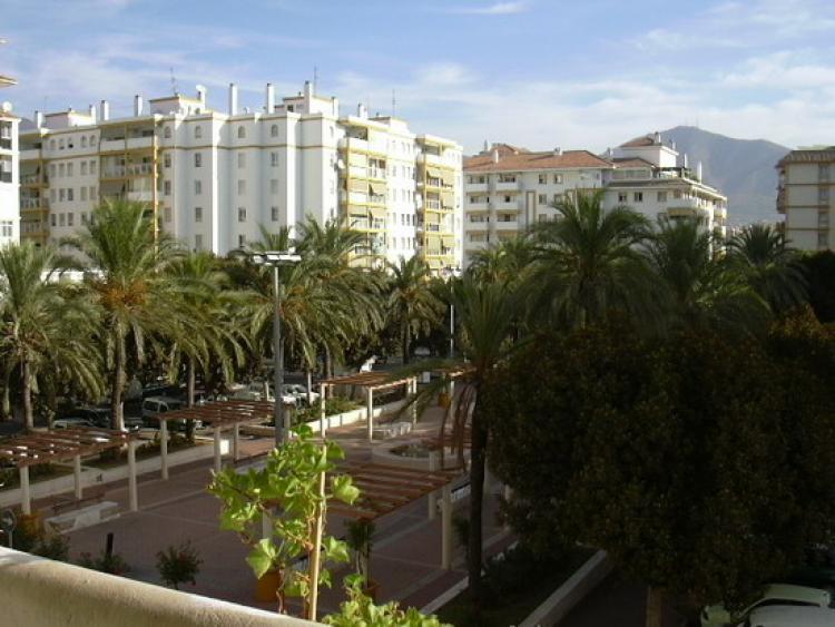 Foto Apartamento en Alquiler en Plaza Hispanida, Fuengirola, Malaga - € 650 - APA1278 - BienesOnLine